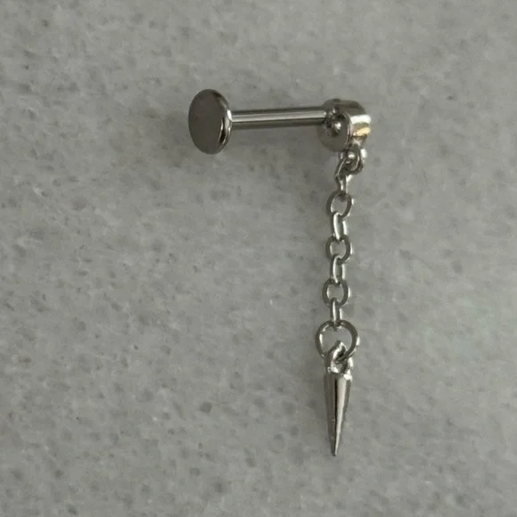 Silver Crystal Chain Spike Dangle Cartilage Earring 

Brand New

Stainless Steel - Picture 2 of 5